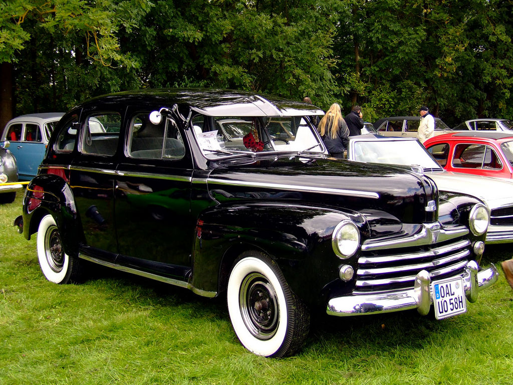 1947-48-Ford-4d-Sedan