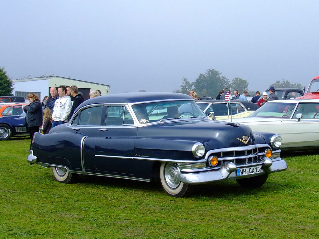1952-Cadillac-Sixty-Special-Fleetwood