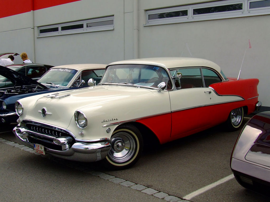 1955-Oldsmobile-88-Holiday-Hardtop
