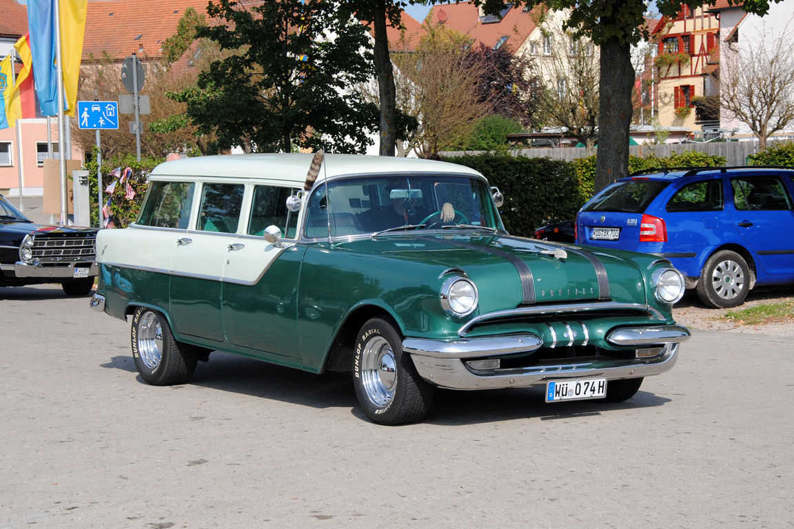 1955-Pontiac-Chieftain-Wagon