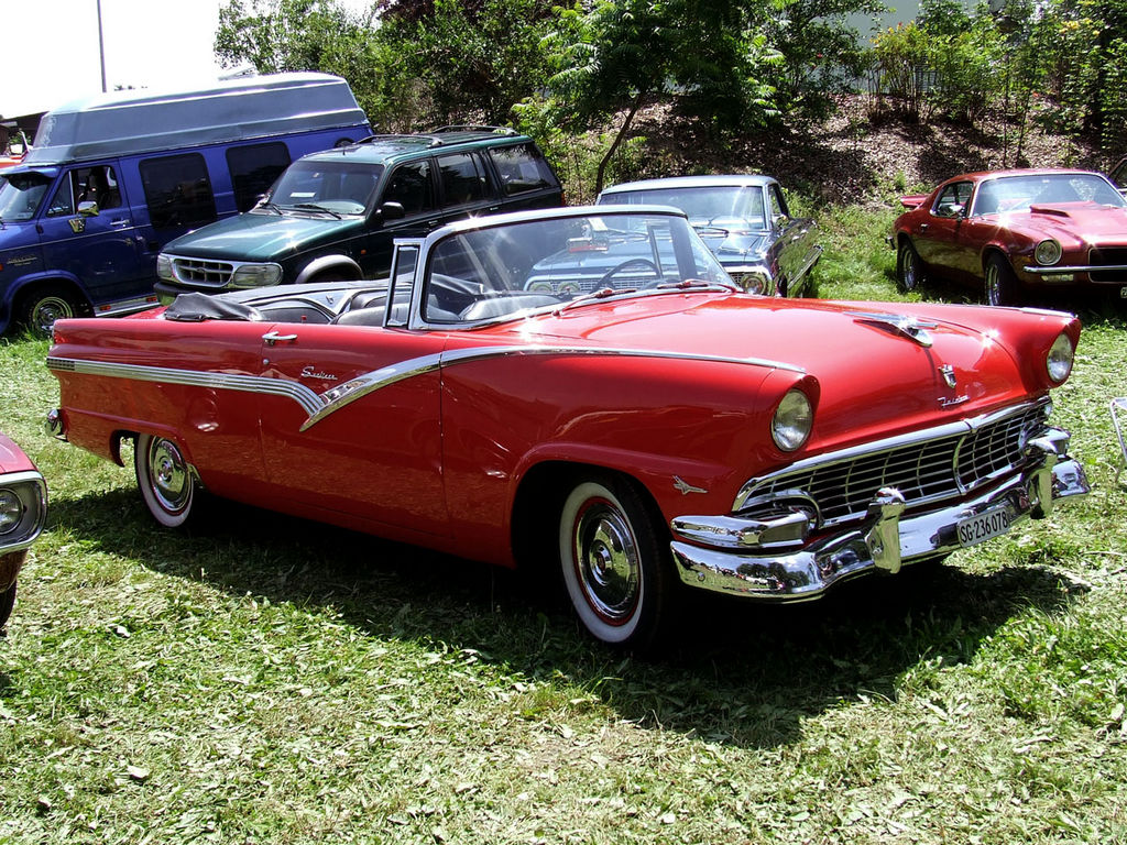 1956-Ford-Fairlane-Sunliner